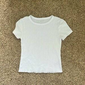 this is a white shirt with fringe on the bottom this is a girls (S).